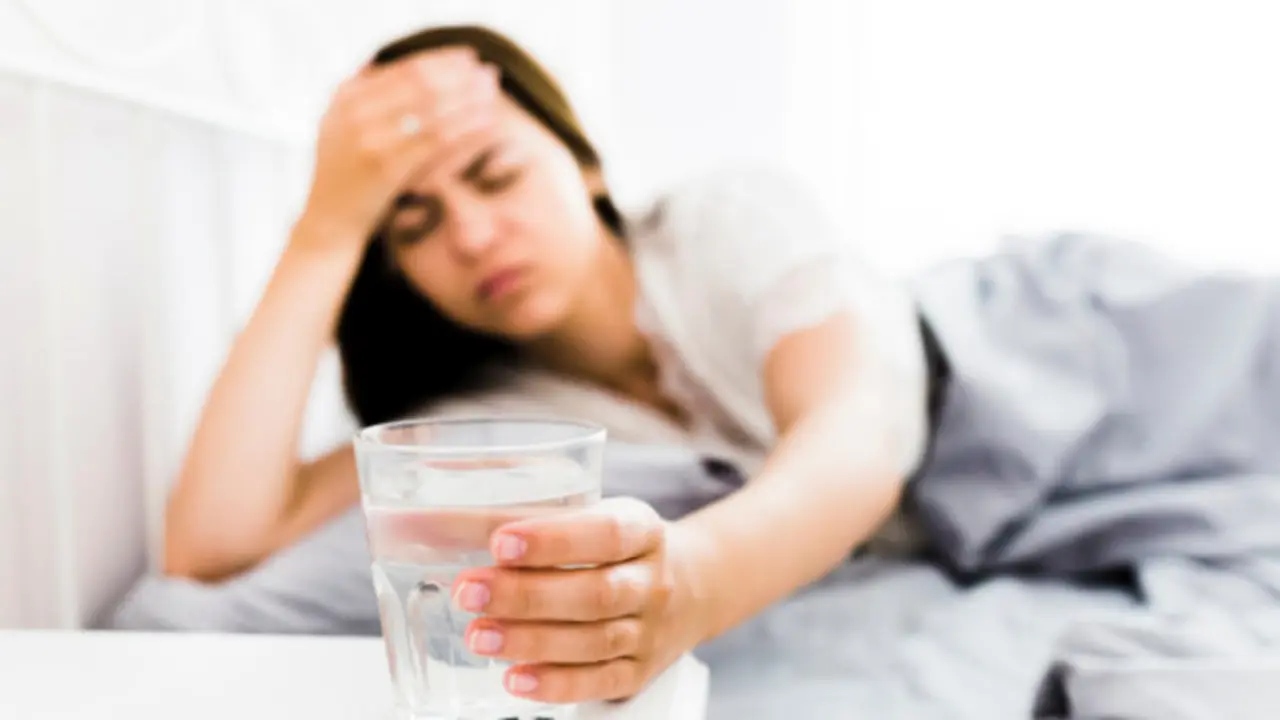 Mujer con dolor de cabeza. / Freepik.