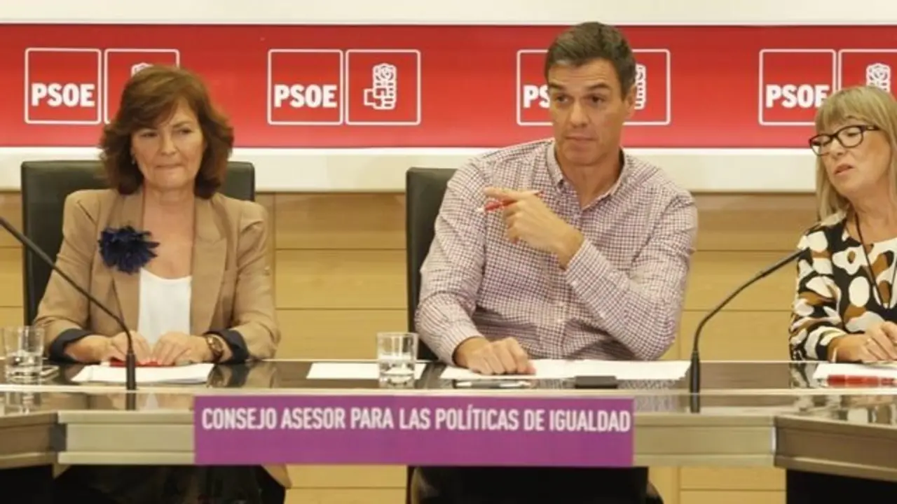 Carmen Calvo junto a Pedro S&aacute;nchez.