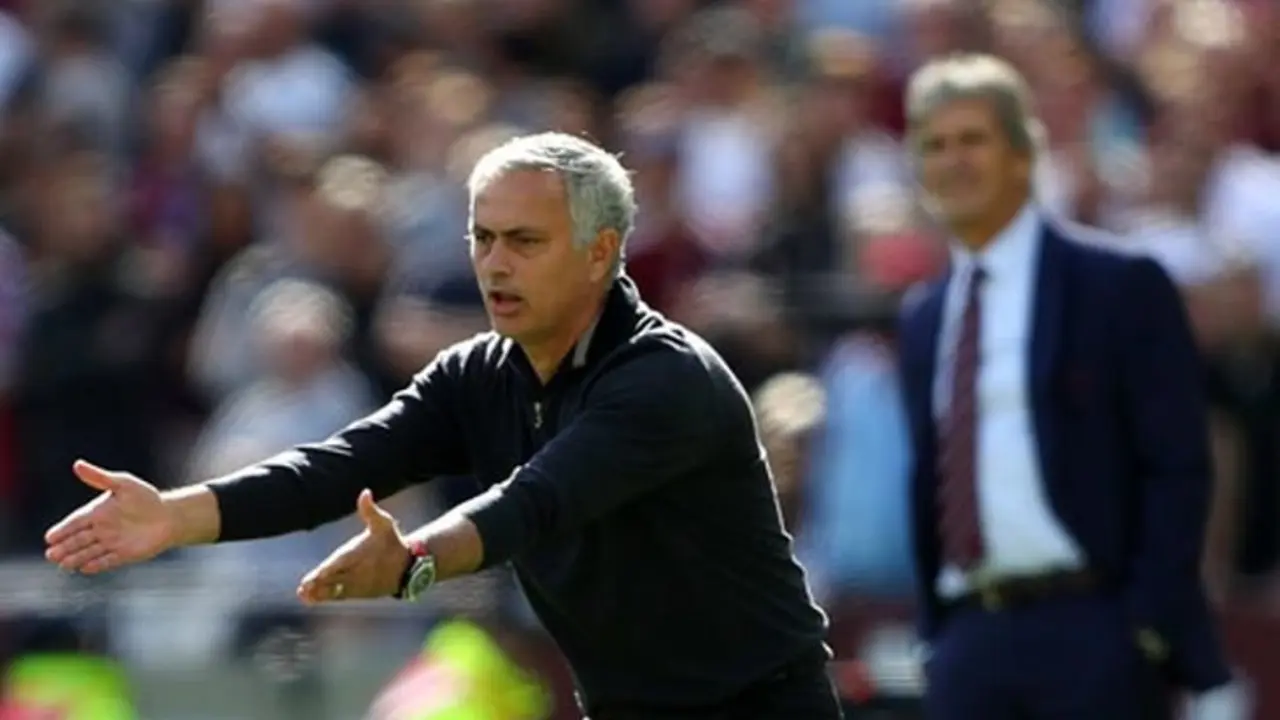 Jos&eacute; Mourinho, t&eacute;cnico del Manchester United_opt