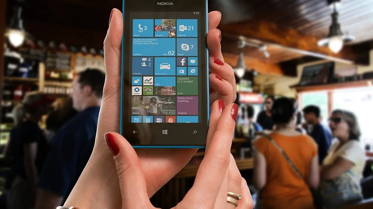 Tel&eacute;fono Nokia con Windows Phone. / RRSS.