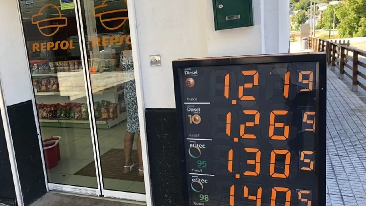 Precios de combustibles en la gasolinera Trabadelo en Valcarce (Le&oacute;n). / Mundiario