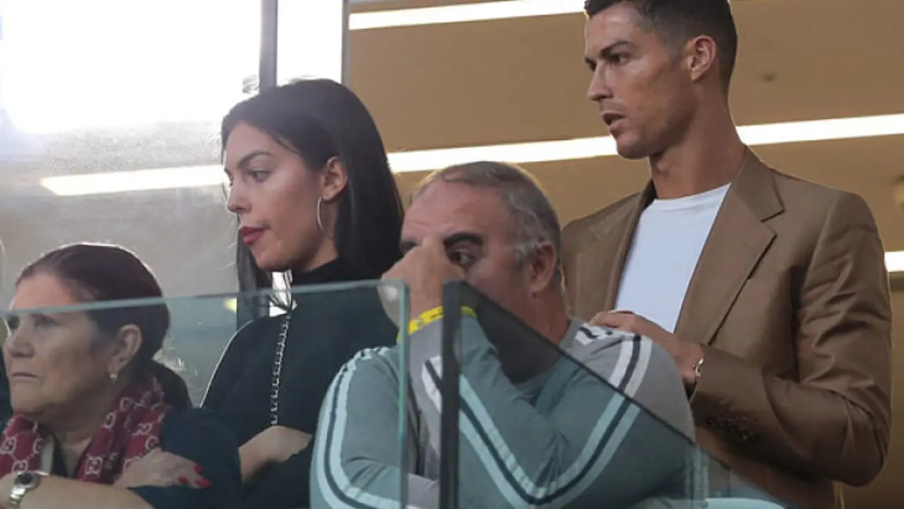 Cristiano Ronaldo en compa&ntilde;ia de familiares_opt