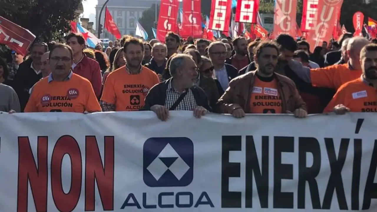 Imagen de archivo de una manifestaci&oacute;n en A Coru&ntilde;a contra el cierre de Alcoa. / Mundiario