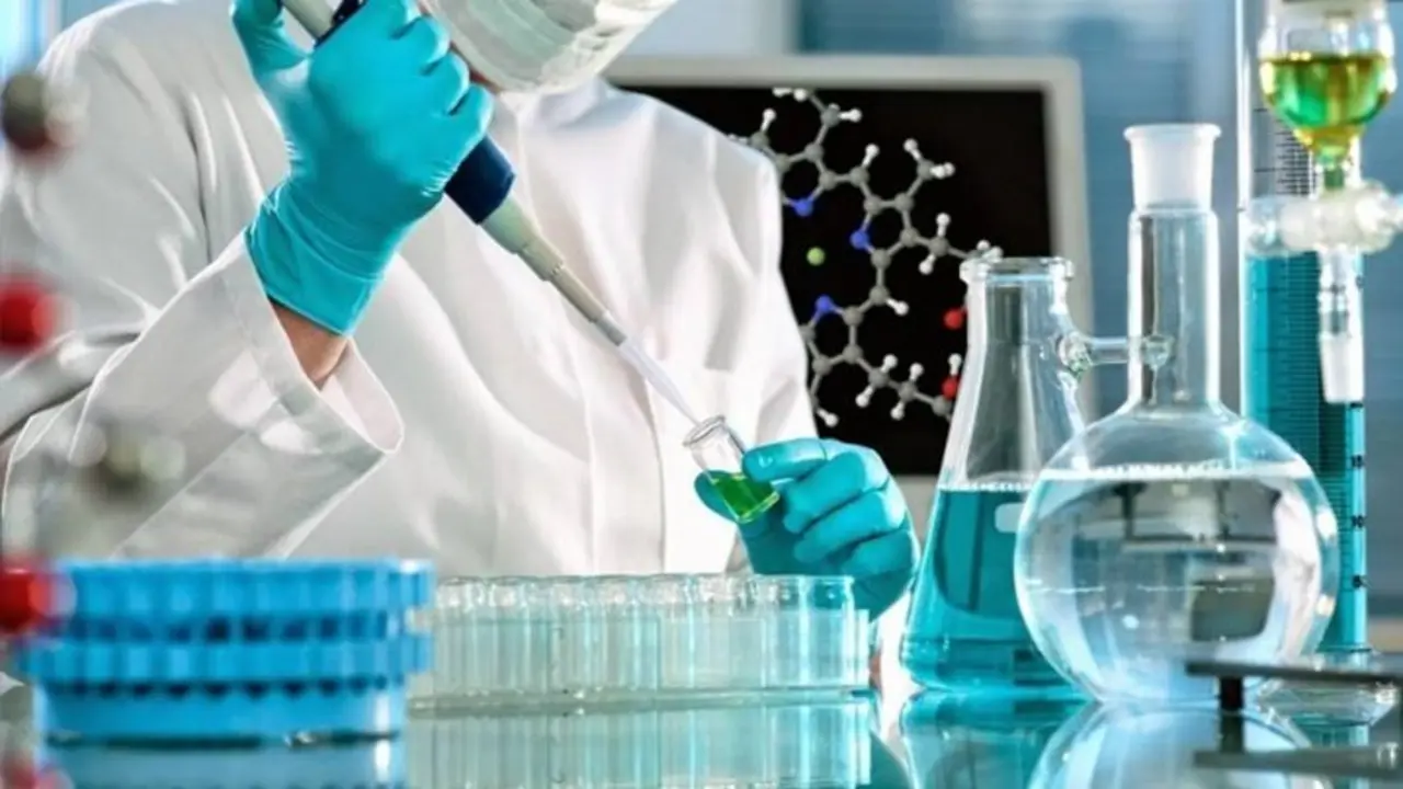 Un investigador en un laboratorio. / Pexels