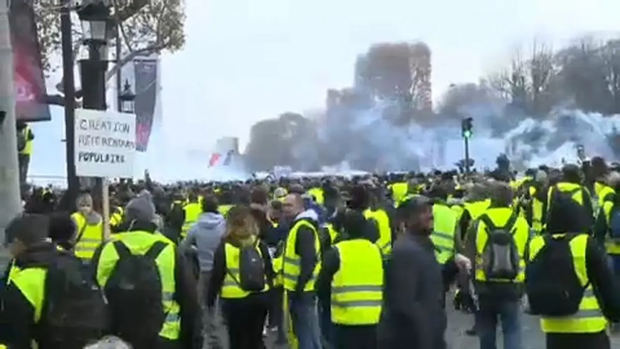 Protestas en Par&iacute;s de los chalecos amarillos. RR SS.
