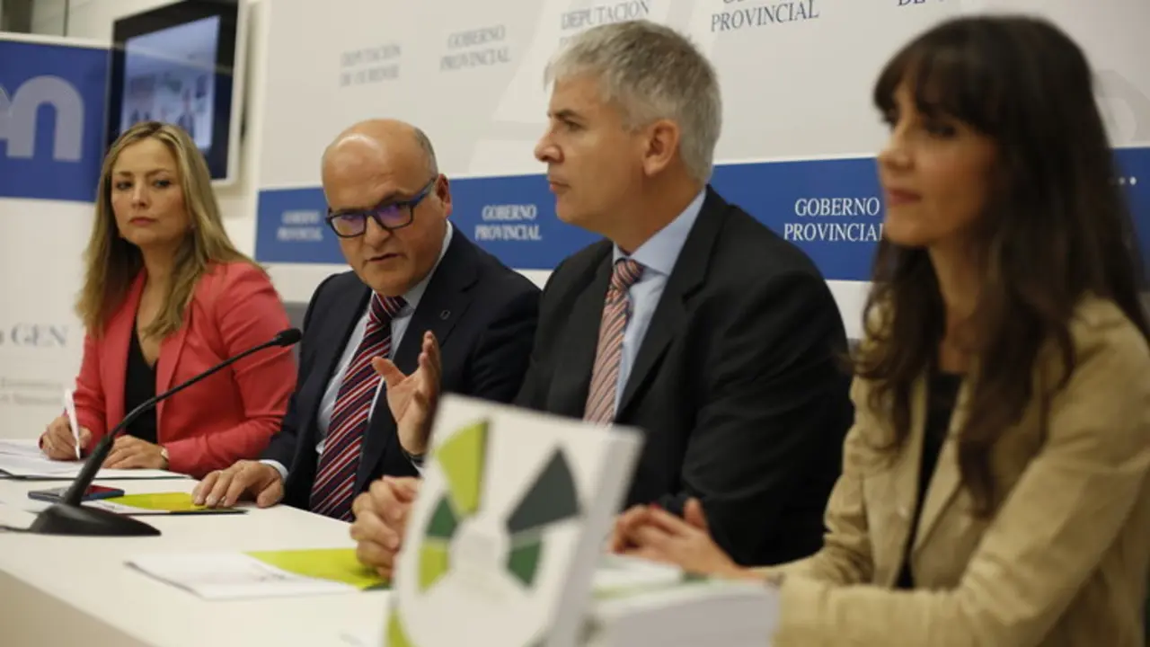 Presentaci&oacute;n del informe de la RED Localis con Mar&iacute;a Cadaval, Manuel Baltar, Santiago Lago y Concepci&oacute;n Campos. / La Regi&oacute;n