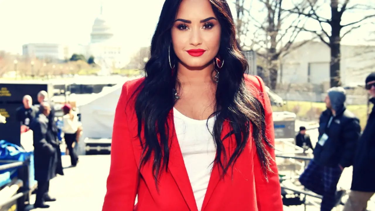 Demi Lovato, cantante y actriz. RR SS.