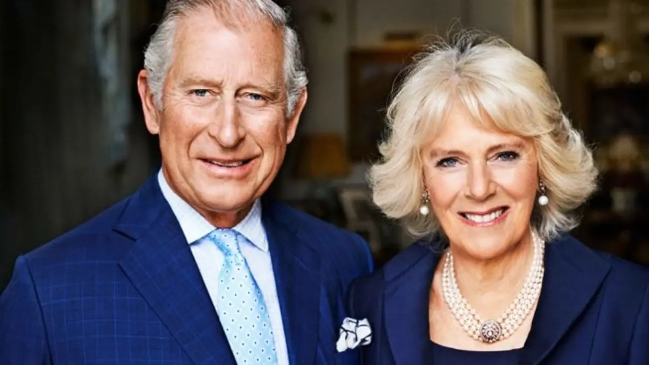 Pr&iacute;ncipe Carlos de Gales, junto a su esposa Camilla, duquesa de Cornualles. / RR SS.