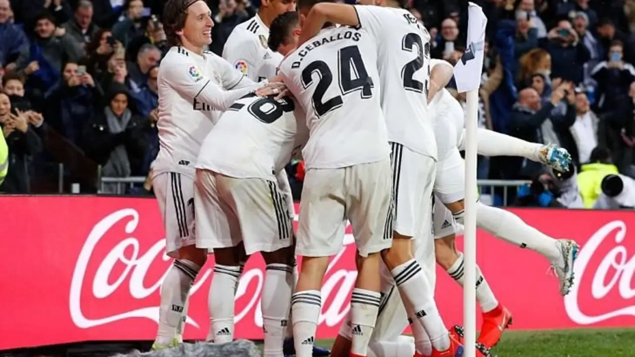 Los jugadores del Real Madrid celebrando un gol ante el Sevilla_opt
