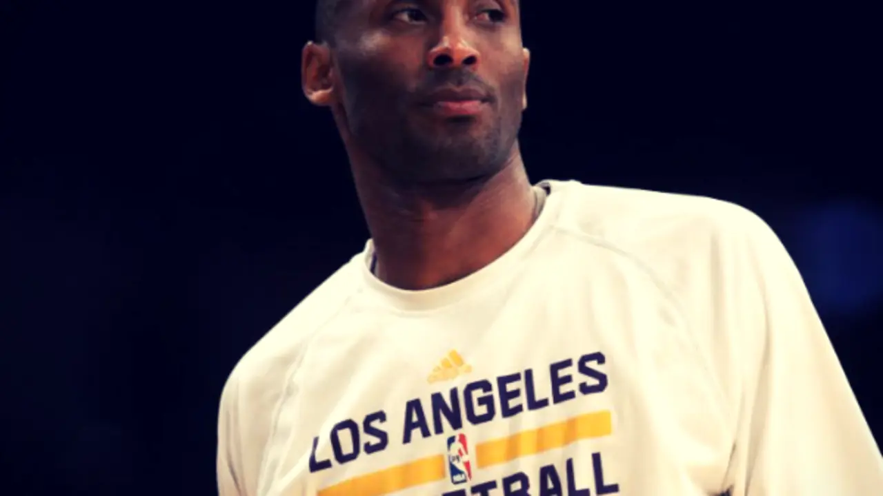 Kobe Bryant, deportista. Fue un shock enterarse de que sus padres, Joe y Pamela Bryant, estaban subastando sus cosas para sacar algo de dinero de su fama. RR SS.