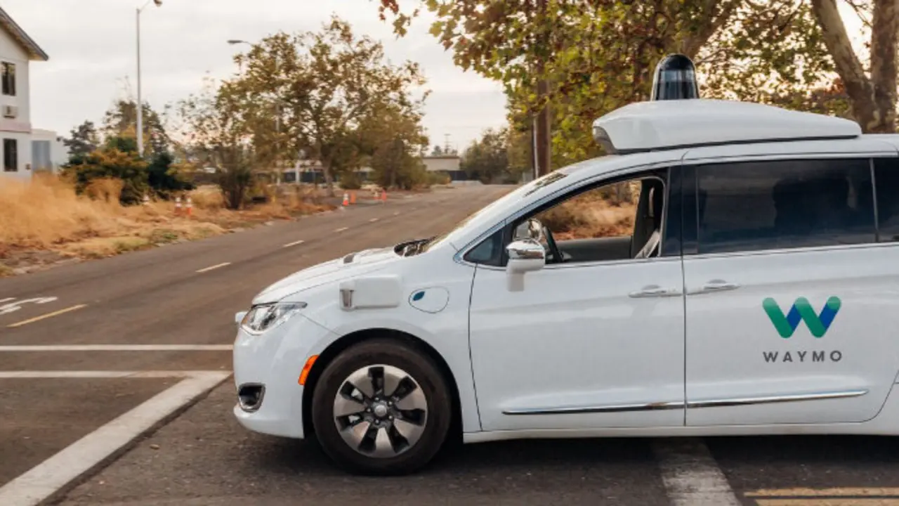 Coche aut&oacute;nomo de Waymo. / RR SS.