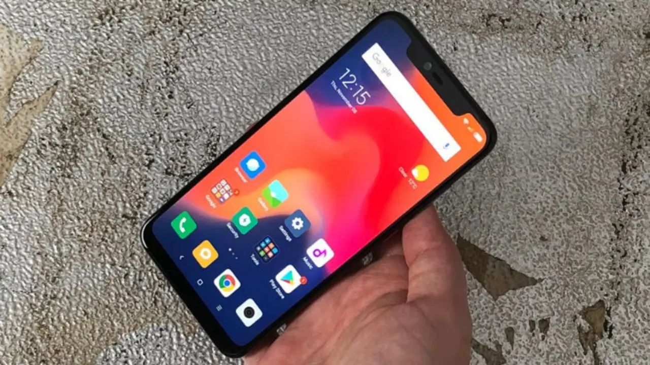 M&oacute;vil Xiaomi. / RR SS.