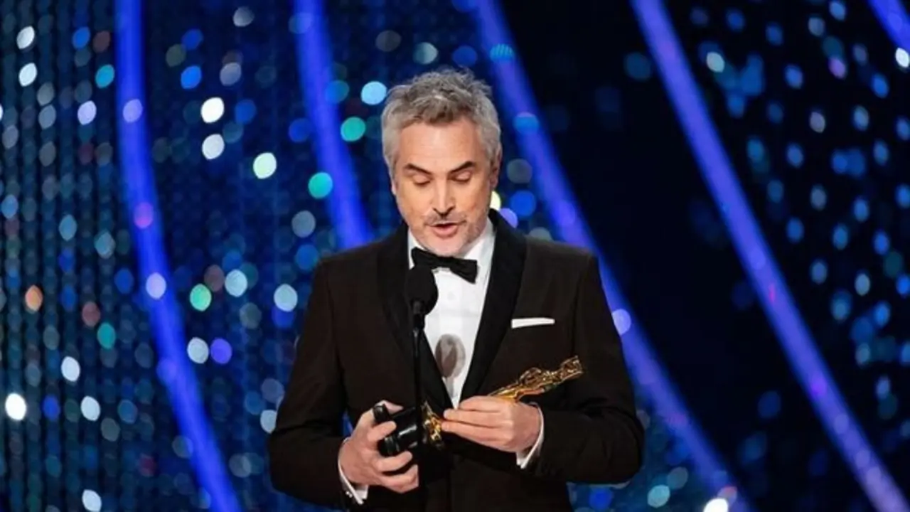 Alfonso Cuar&oacute;n. / RR SS