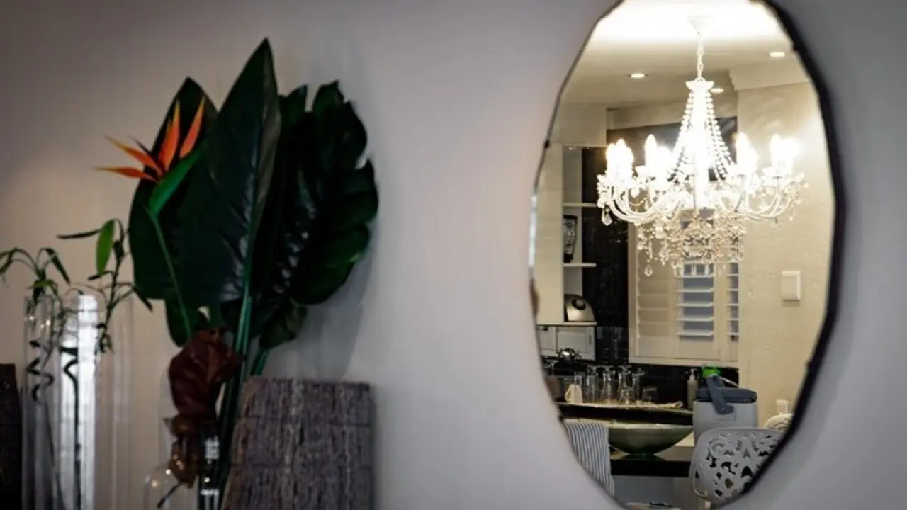 Casa decorada con un espejo. / Pexels.com.