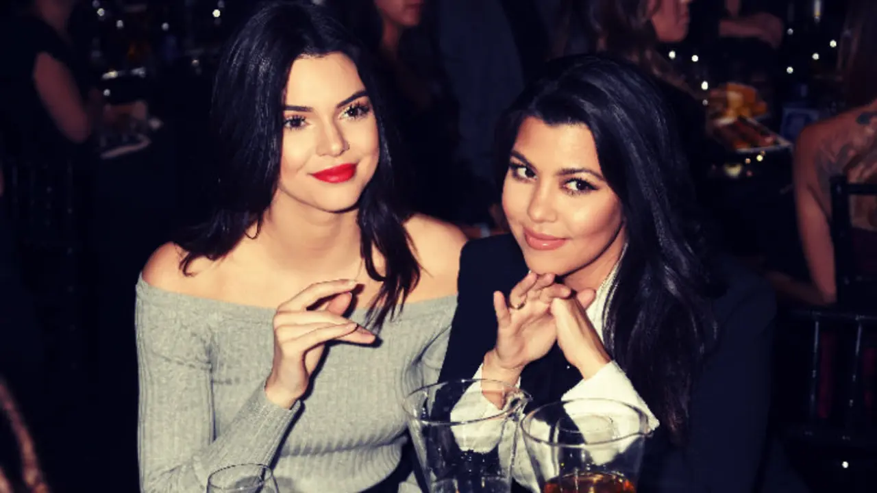 Kendall Jenner y Kourtney Kardashian. / RR SS.