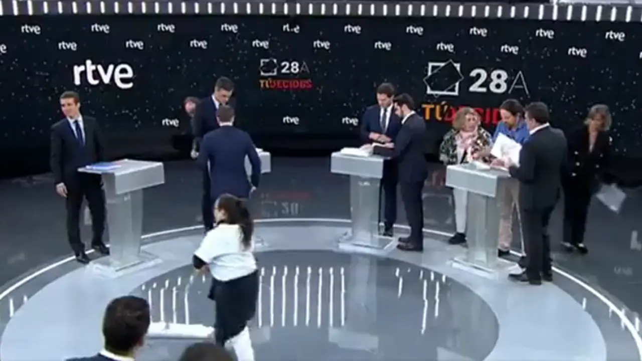 Los últimos preparativos del debate del 28-A. / Mundiario