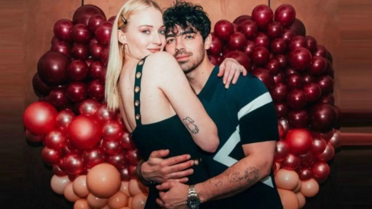 Sophie Turner, actriz y Joe Jonas, cantante. RR SS