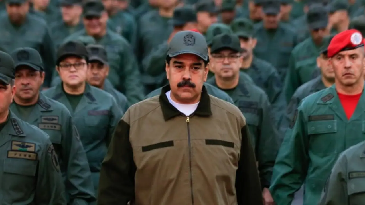 Nicolas Maduro, junto a militares. / @PresidencialVen