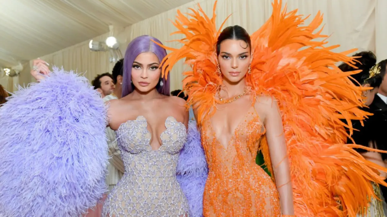 Kendall y Kylie Jenner en la Gala del Met 2019. / RRSS.