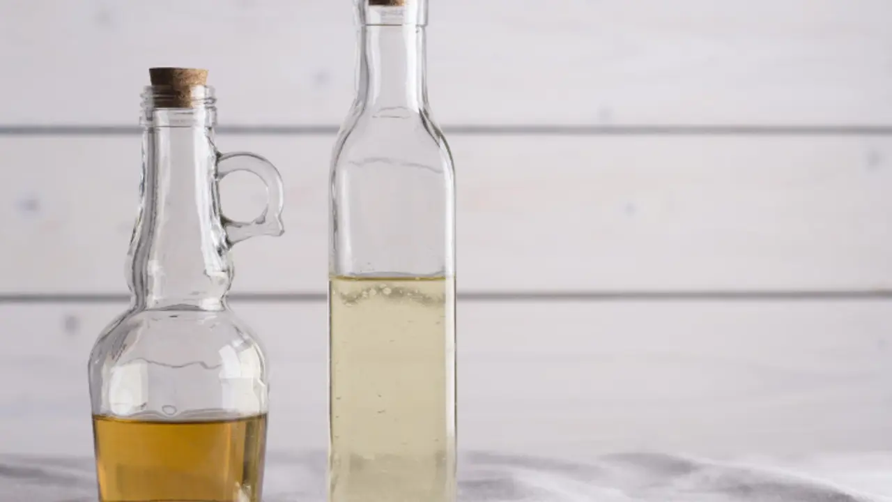 Vinagre blanco y vinagre de manzana. / Readers Digest.