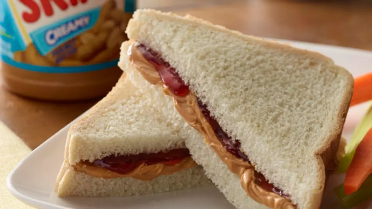 S&aacute;ndwich de mantequilla de man&iacute; y jalea. / Hormel Foods.