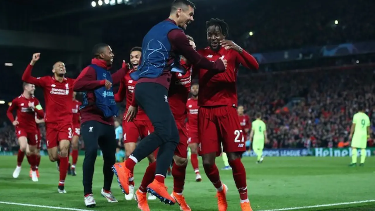 Jugadores del Liverpool celebran el cuarto gol al Barcelona en las semifinales. / Twitter