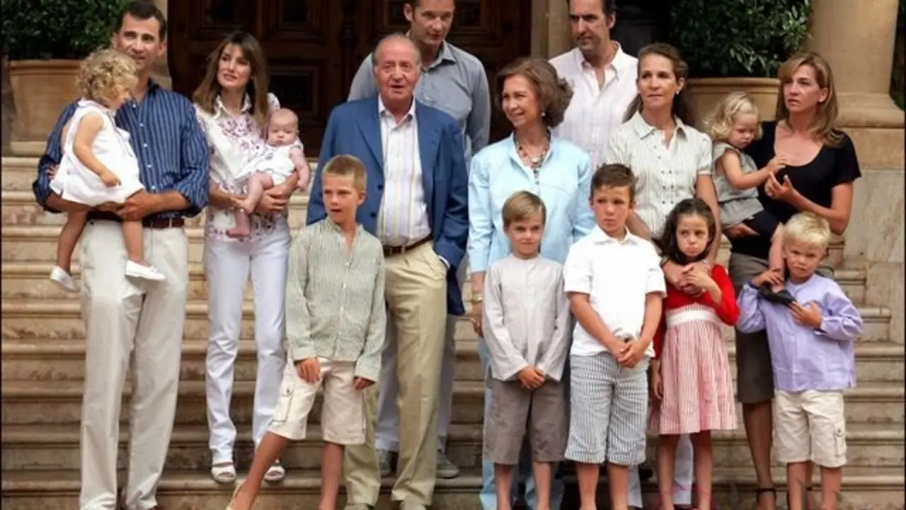 18537_familia-real-espanola-marivent-2007 [640x480]