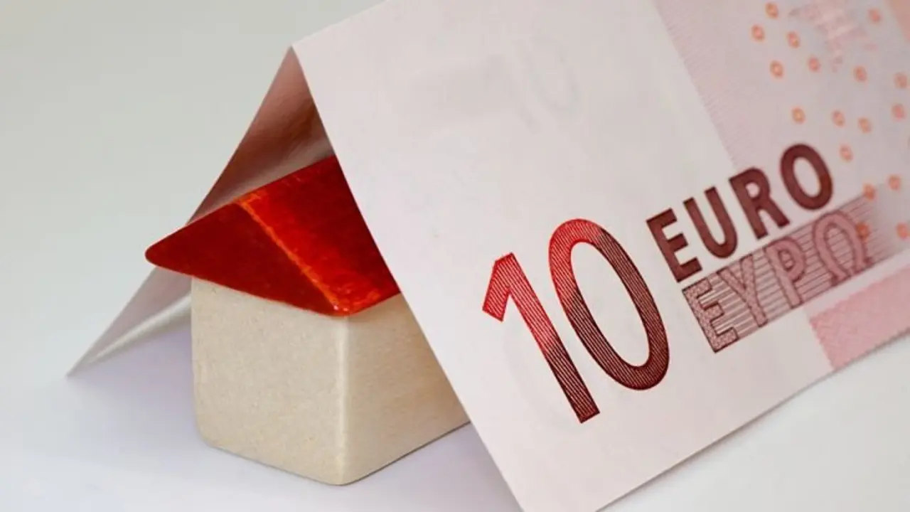 Hipotecar una vivienda cuesta dinero. / Pixabay