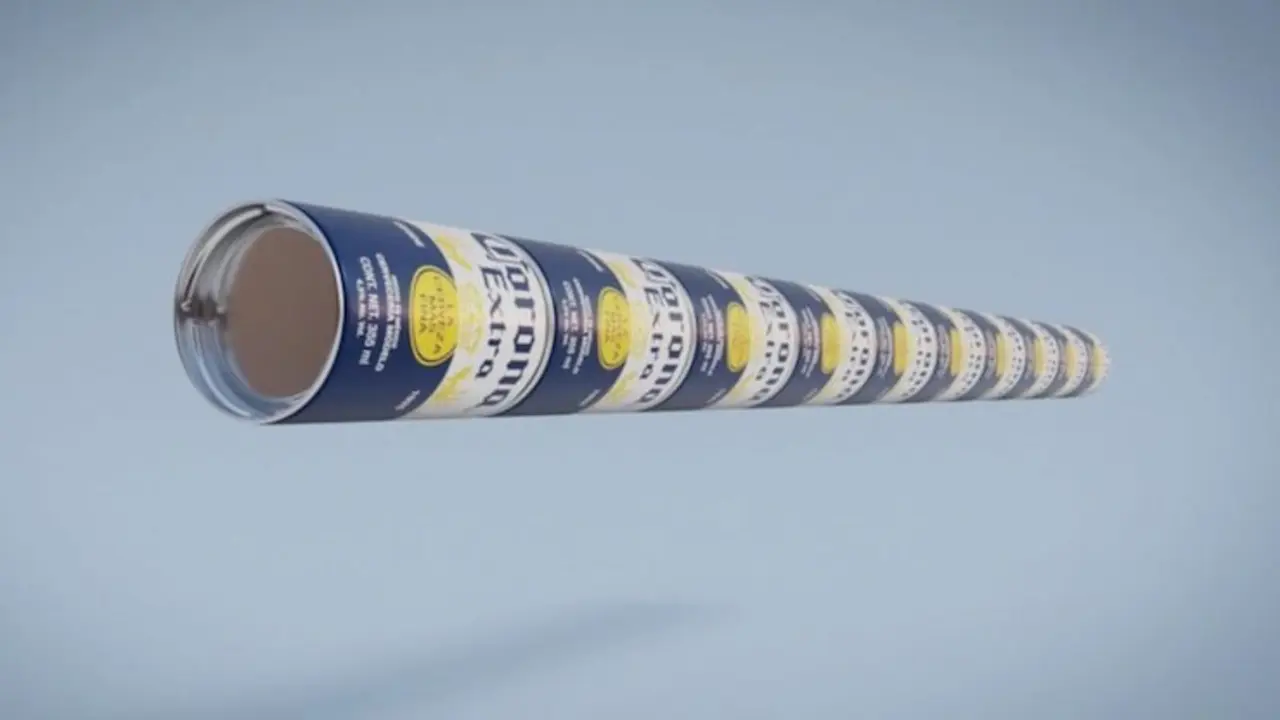 Latas de cerveza enroscadas.