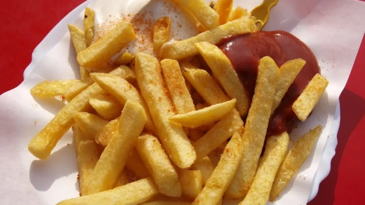 Papas fritas con ketchup. / Pexels.com.