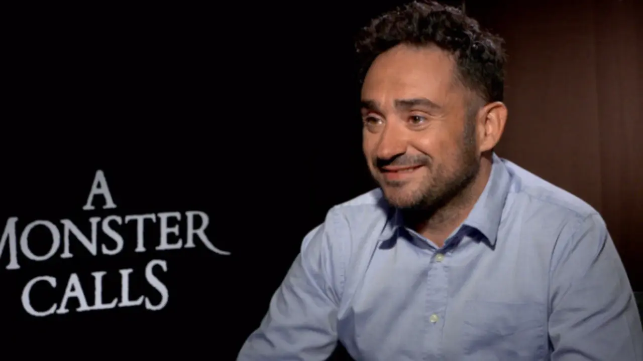 J. A. Bayona, director. RR SS.