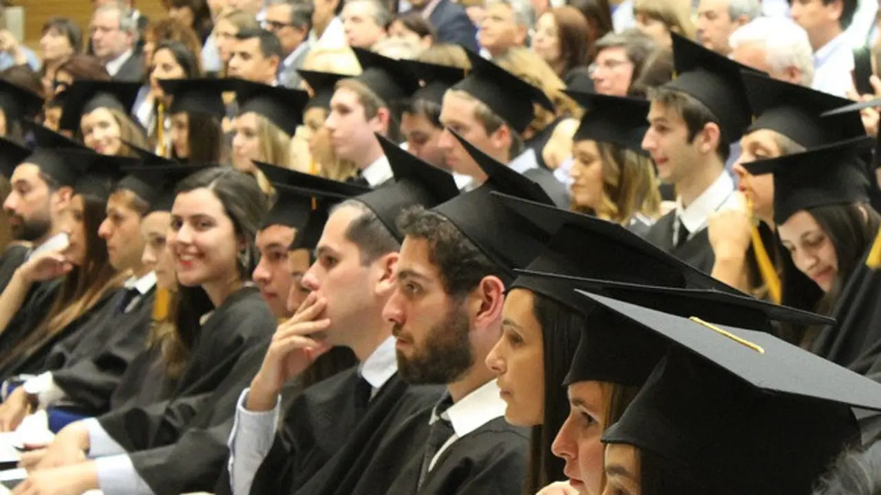 Graduados. / RR SS.