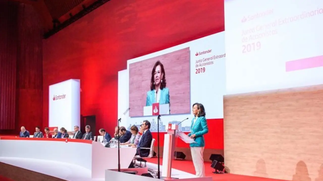 Ana Botín durante la Junta de Accionistas del Banco Santander. / Twitter