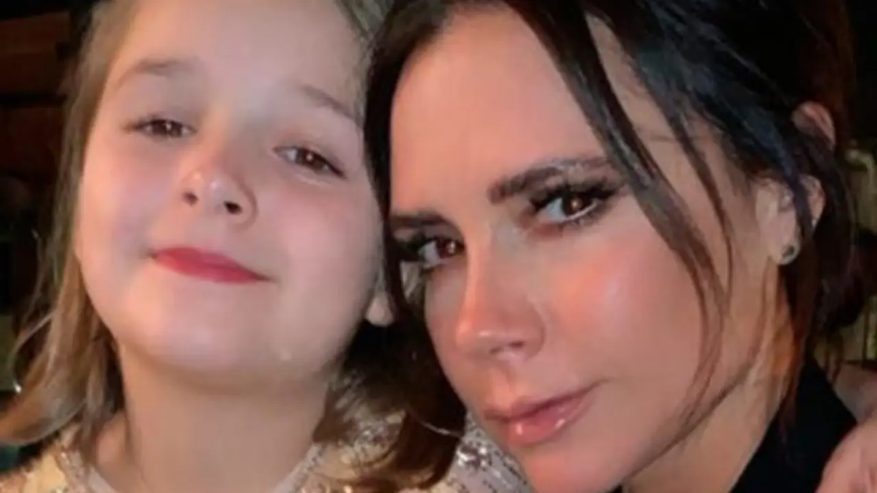 Victoria Beckham y su hija Harper. / RRSS.
