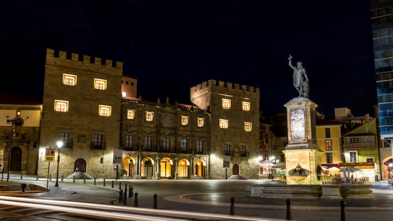 Gijón de noche.