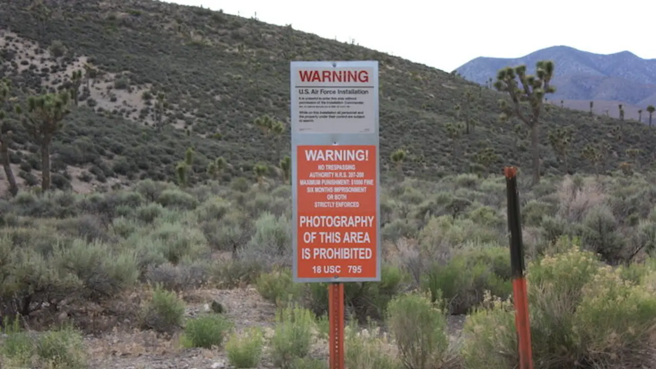 Señal en la entrada del Área 51.