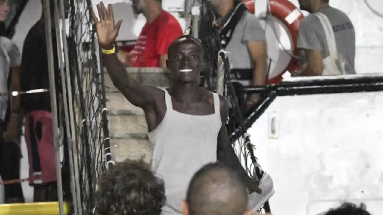 inmigrantes del Open Arms. / La Stampa