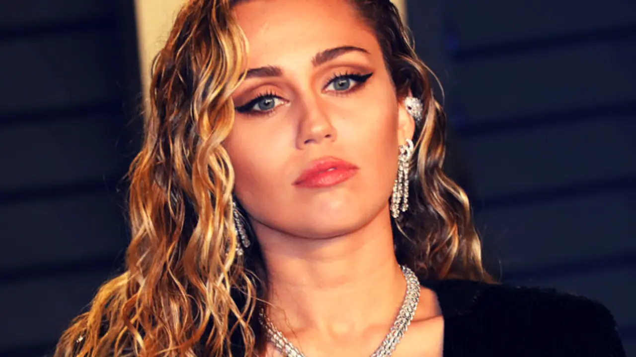 Miley Cyrus, cantante y actriz. RR SS.