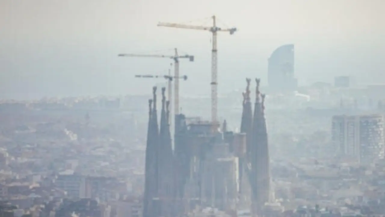 Contaminaci&oacute;n en Barcelona. / RR SS