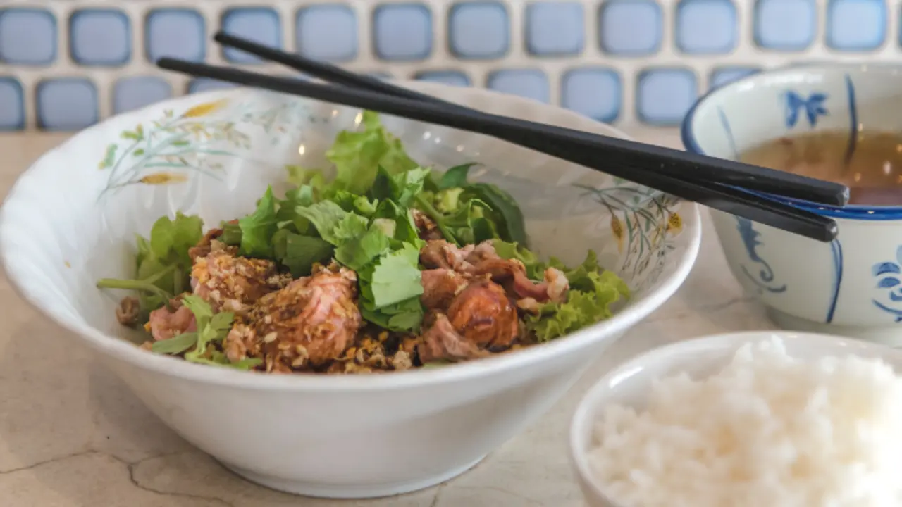 Bowl de at&uacute;n con cilantro. / Pexels.com.