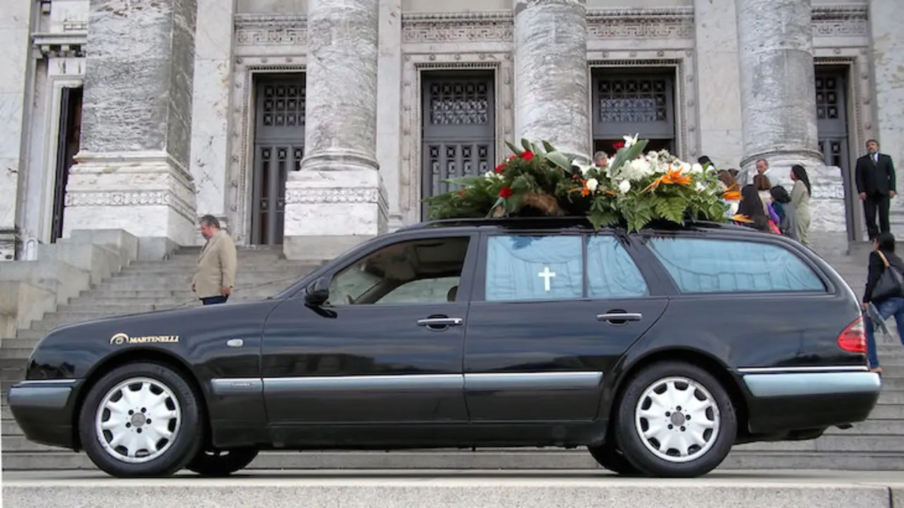 Carroza fúnebre.