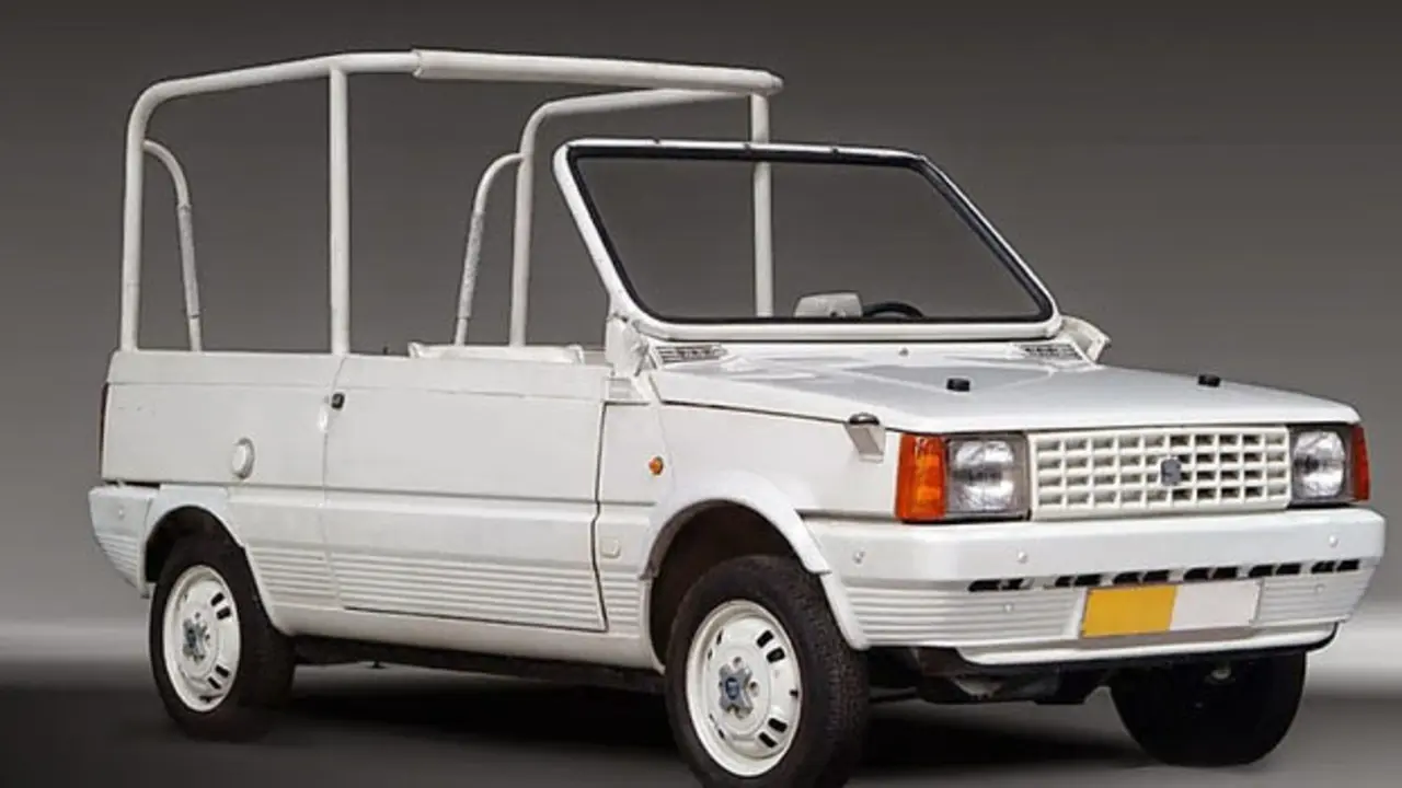 El papam&oacute;vil constru&iacute;do por Seat para la primera visita oficial de Juan Pablo II a Espa&ntilde;a. / Seat Fan Club