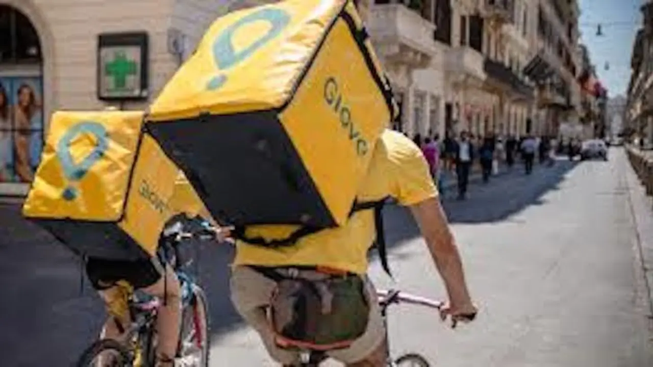 Dos repartidores de Glovo. / Archivo.