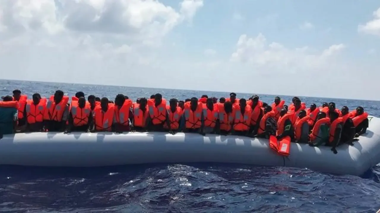 Migrantes en el Mediterr&aacute;neo / El Clar&iacute;n