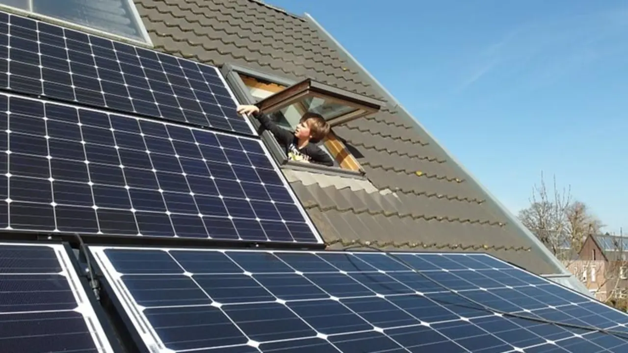 Placas solares: 4 razones para que las instales en tu casa. / MinkS
