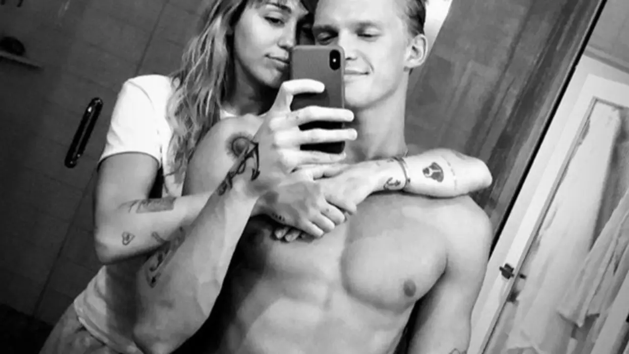 Miley Cyrus y Cody Simpson. Instagram.