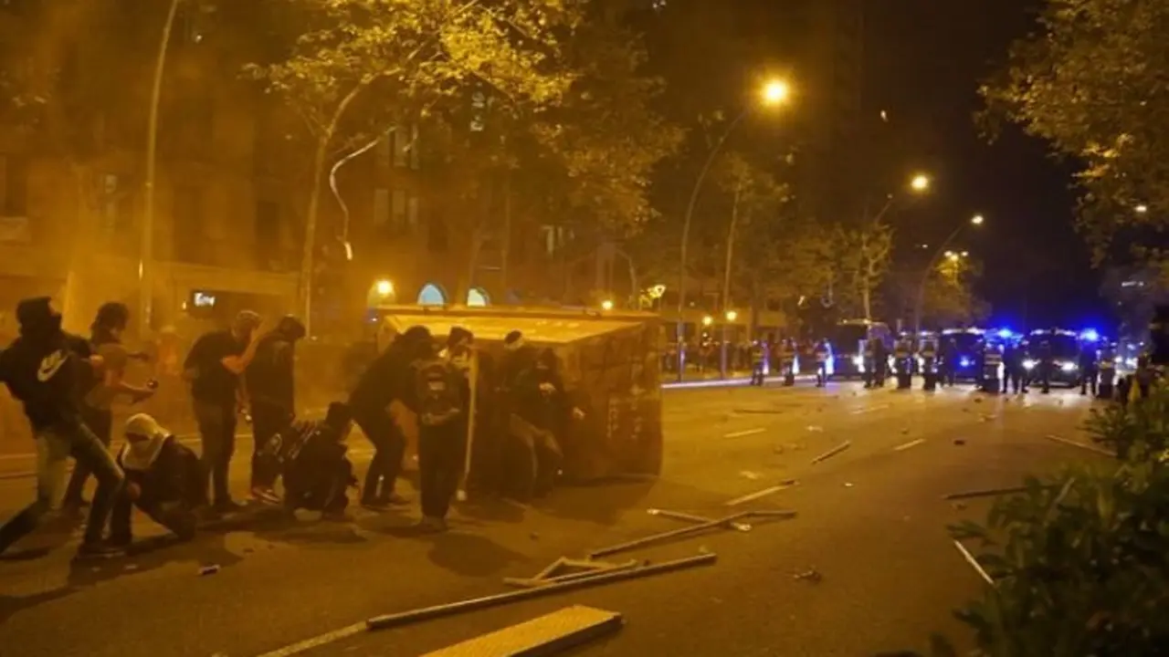 Los disturbios se suceden en Cataluña. / Twitter