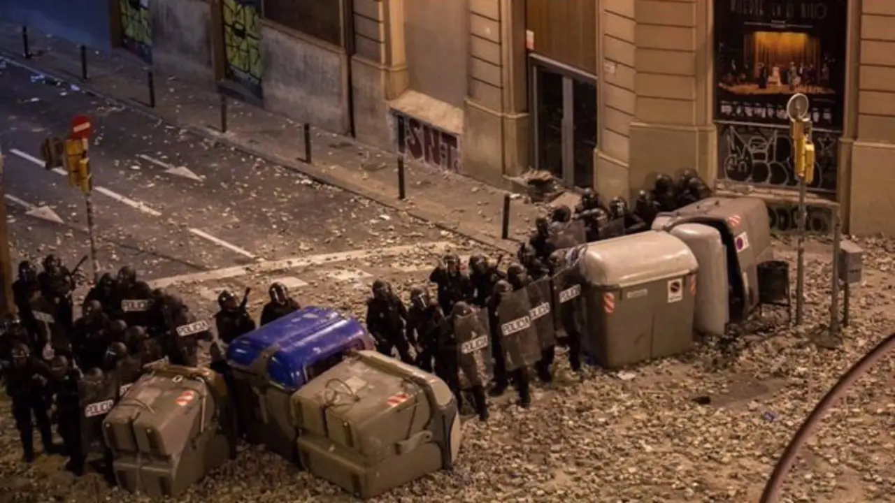 Disturbios en Barcelona. / Twitter