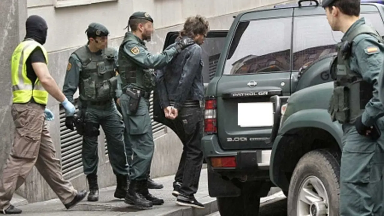 Imagen de referencia de arresto de un hombre por parte de la Guardia Civil. / RR SS