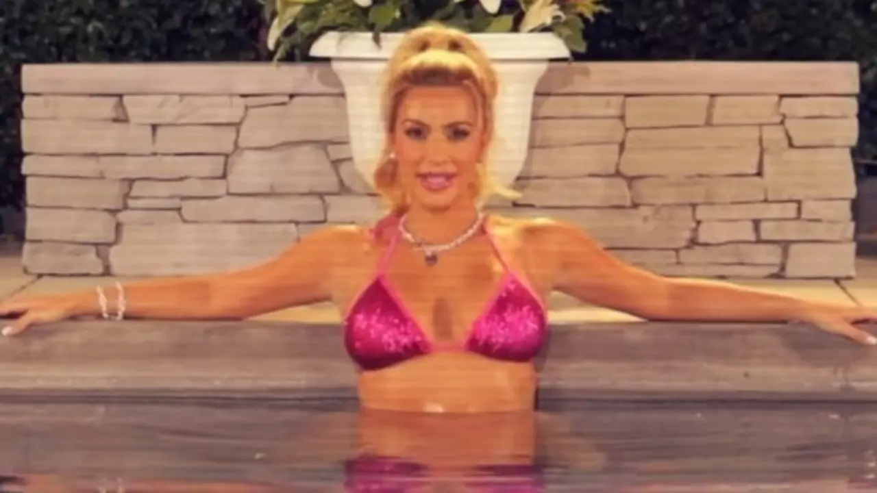Kim Kardashian, celebridad, disfrazada de Elle Woods. Instagram.